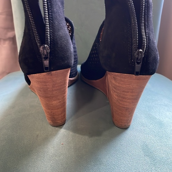 Black wedge sandals - Picture 3 of 3